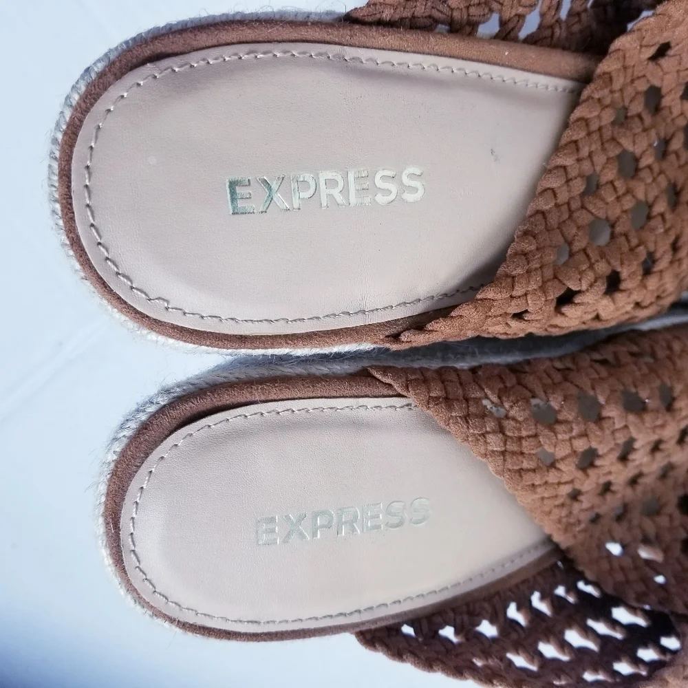 EXPRESS BROWN WEDGES SIZE WOMENS 10